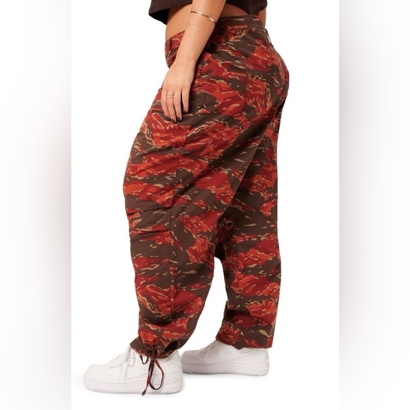 Good American UNISEX Cargo Uniform Pants in Desert Camo0001 size 18 - Picture 4 of 14